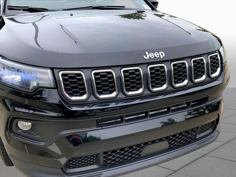 Used 2024 Jeep Compass Latitude AWD/4WD image 31