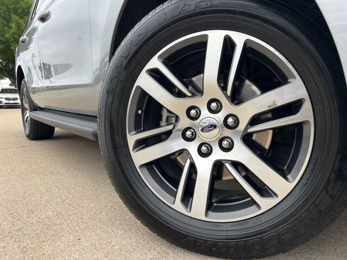 Used 2024 Ford Expedition XLT RWD image 8