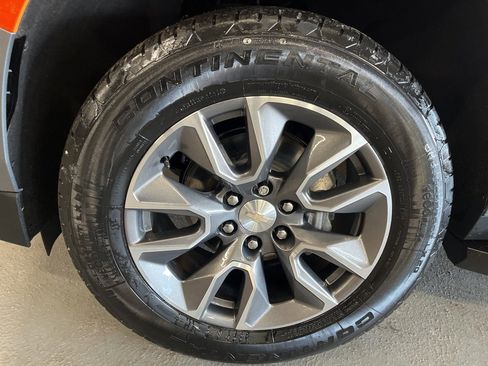 Used 2022 Chevrolet Suburban LT w/ Luxury Package image 6