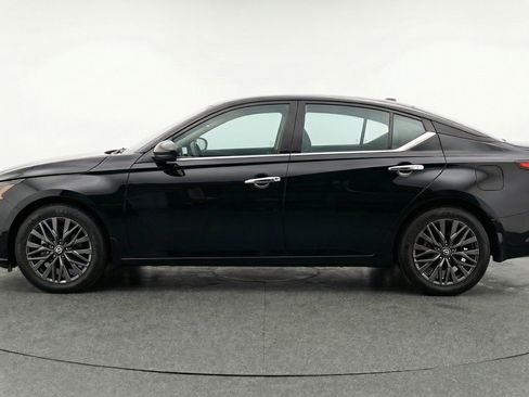 Used 2025 Nissan Altima 2.5 SV image 5