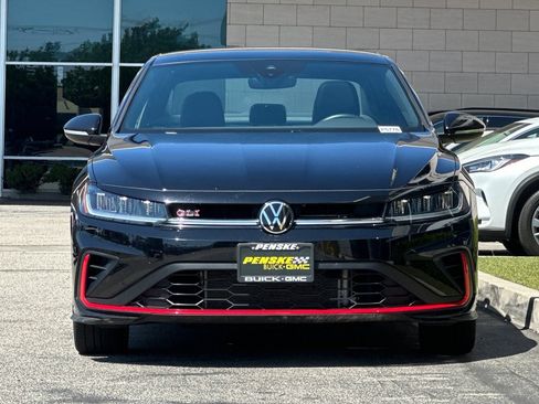 Used 2025 Volkswagen Jetta GLI Autobahn FWD image 9
