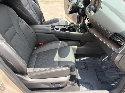 Used 2025 Nissan Rogue Platinum w/ Tech Package AWD/4WD image 41