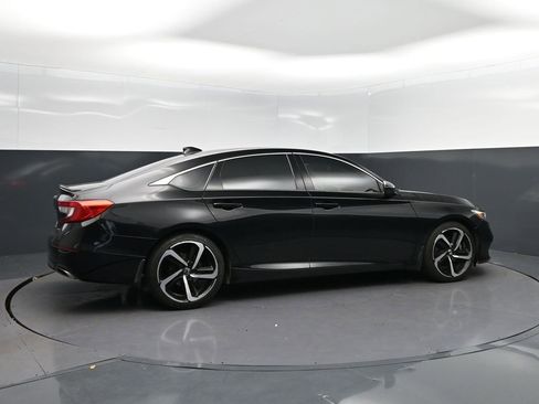 Used 2018 Honda Accord Sport image 8
