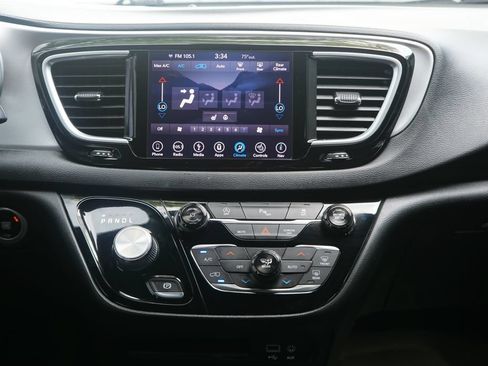 Used 2019 Chrysler Pacifica Touring-L w/ S Appearance Package FWD image 21