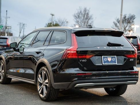 Used 2023 Volvo V60 B5 Cross Country Plus image 5