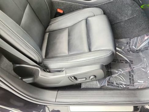 Used 2024 Volvo XC40 B5 Plus w/ Protection Package Premier AWD/4WD image 38