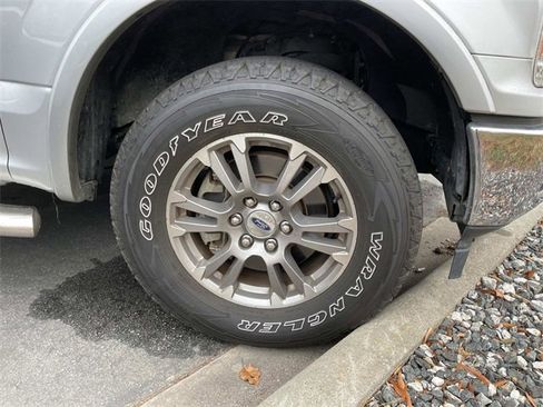 Used 2019 Ford F150 Lariat image 7