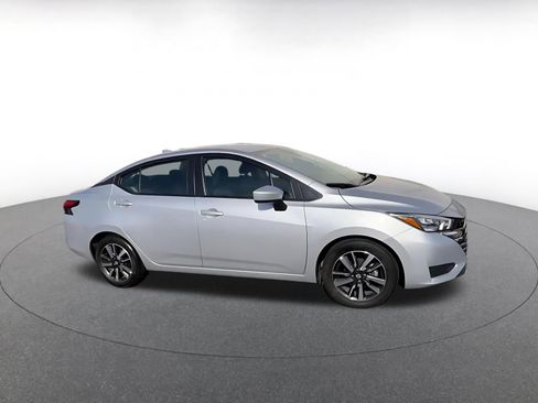 Used 2025 Nissan Versa SV FWD image 2