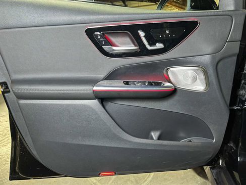 Used 2025 Mercedes-Benz GLC 300 4MATIC image 21