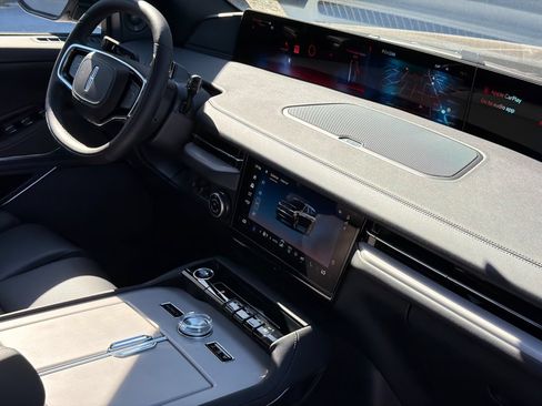 New 2026 Lincoln Navigator Reserve w/ Jet Appearance Package AWD/4WD image 11