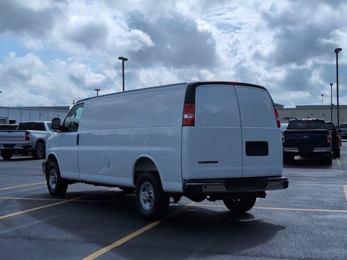 New 2026 Chevrolet Express 2500 Extended RWD image 3