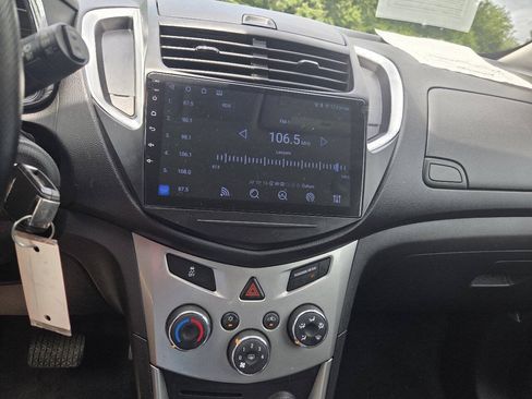 Used 2015 Chevrolet Trax LT FWD image 11