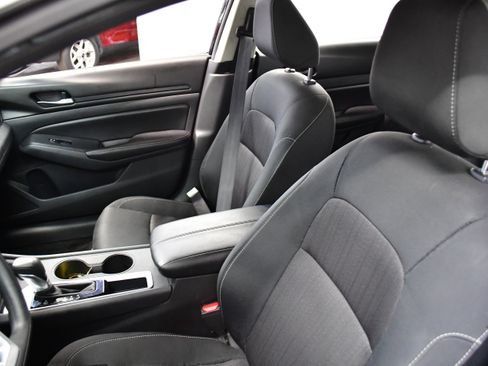 Used 2025 Nissan Altima 2.5 SV image 9