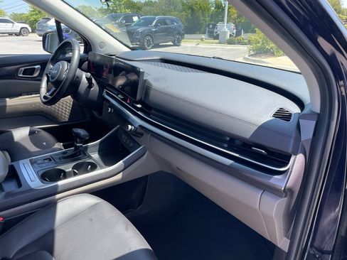 Certified 2025 Kia Carnival FWD image 31