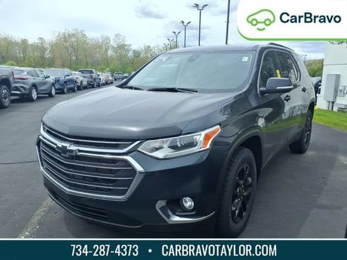Certified 2021 Chevrolet Traverse LT FWD image 1