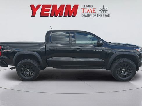Used 2024 Chevrolet Colorado Trail Boss w/ Technology Package AWD/4WD image 9