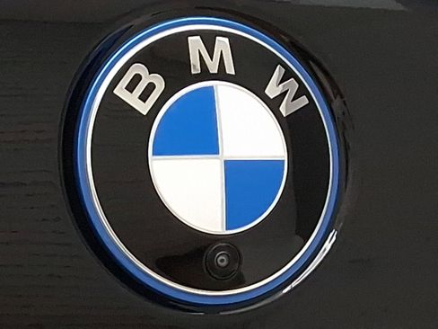 New 2026 BMW 750e xDrive w/ Premium Package image 19