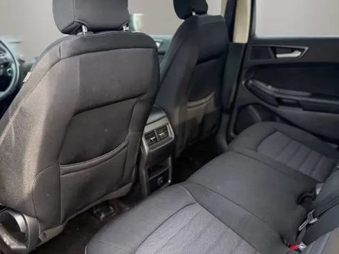 Used 2018 Ford Edge SE FWD image 17