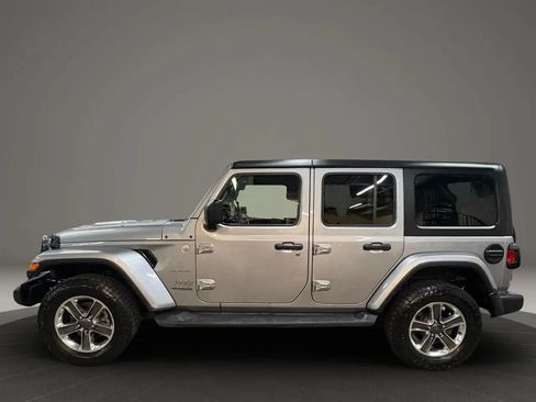 Used 2018 Jeep Wrangler Unlimited Sahara w/ Dual Top Group AWD/4WD image 5