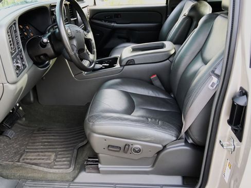 Used 2004 GMC Sierra 3500 SLT w/ Heavy-Duty Power Package image 17