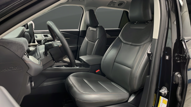 Used 2025 Ford Explorer Active w/ Active Comfort Package AWD/4WD image 9