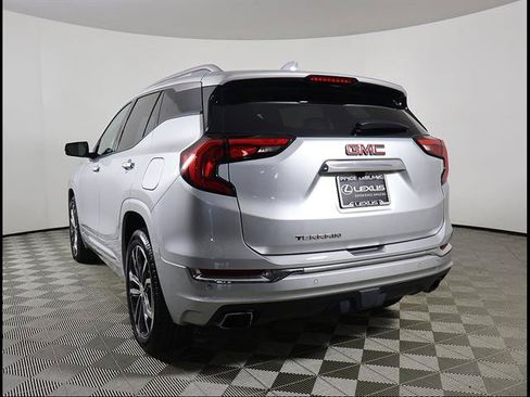 Used 2020 GMC Terrain Denali w/ Denali Premium Package FWD image 4