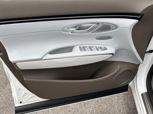 New 2027 Genesis GV70 2.5T Advanced AWD/4WD image 17