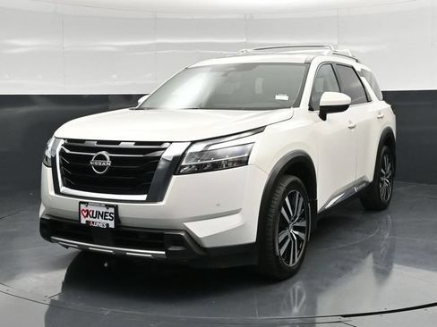 Used 2024 Nissan Pathfinder Platinum w/ Cargo Package AWD/4WD image 5