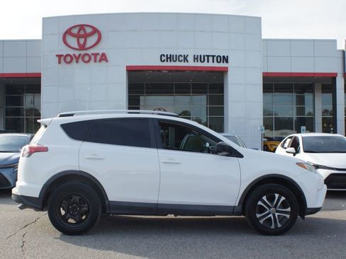 Used 2016 Toyota RAV4 LE image 1
