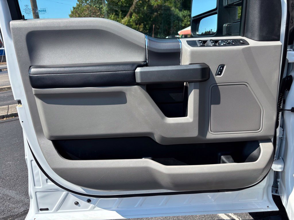 Used 2017 Ford F250 XLT w/ XLT Premium Package AWD/4WD image 18