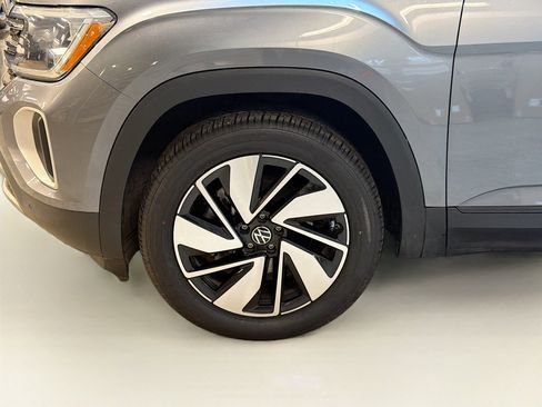 Used 2024 Volkswagen Atlas SE image 11