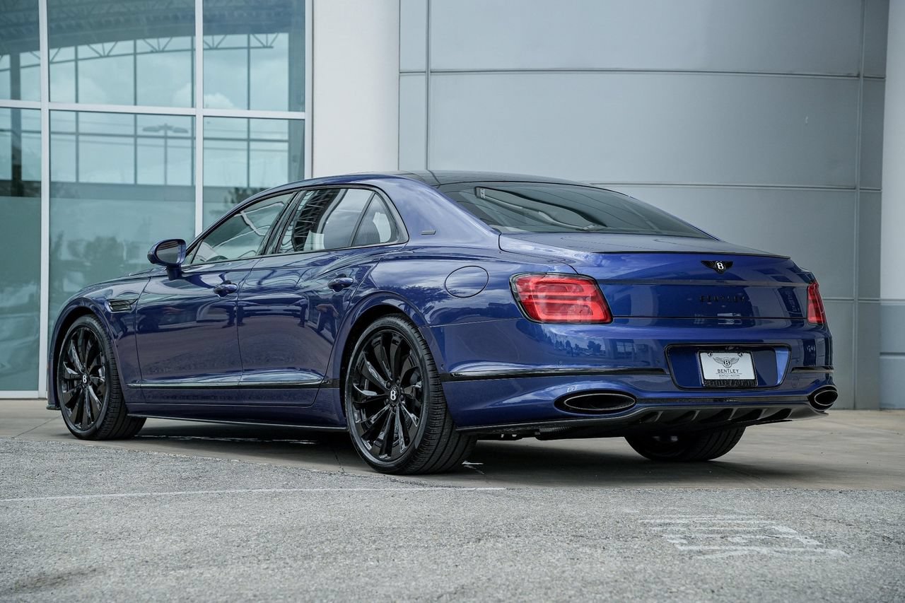 Used 2025 Bentley Flying Spur Plug-In Hybrid AWD/4WD image 2