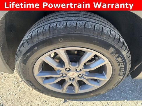 Used 2024 GMC Terrain SLT image 10