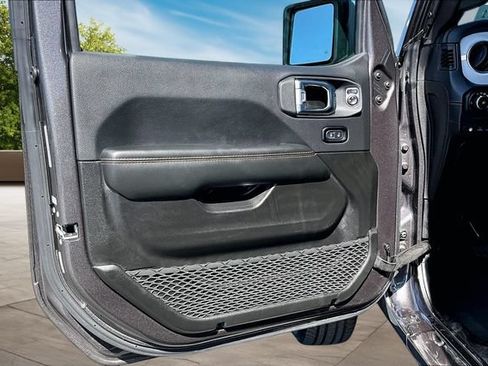 Used 2025 Jeep Wrangler Unlimited Sahara AWD/4WD image 19