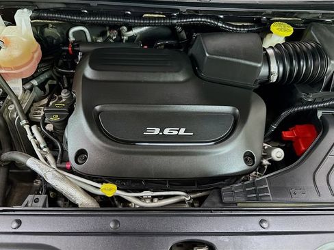 Used 2019 Chrysler Pacifica Touring-L Plus w/ Tire & Wheel Group image 33