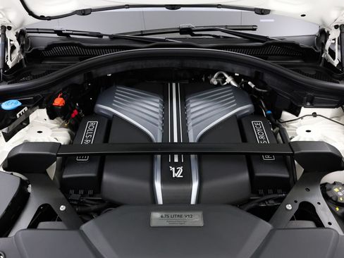 Certified 2025 Rolls-Royce Cullinan Black Badge AWD/4WD image 47