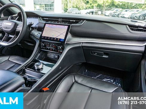 Used 2025 Jeep Grand Cherokee Limited w/ Luxury Tech Group II RWD image 23