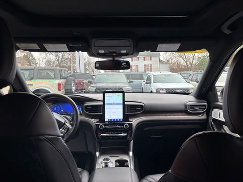 Used 2022 Ford Explorer Platinum w/ Equipment Group 601A image 24