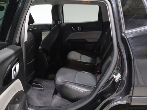 Used 2022 Jeep Compass Limited w/ Elite Group AWD/4WD image 17
