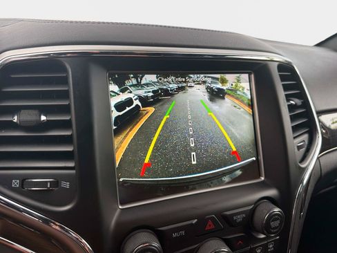 Used 2018 Jeep Grand Cherokee Overland RWD image 23