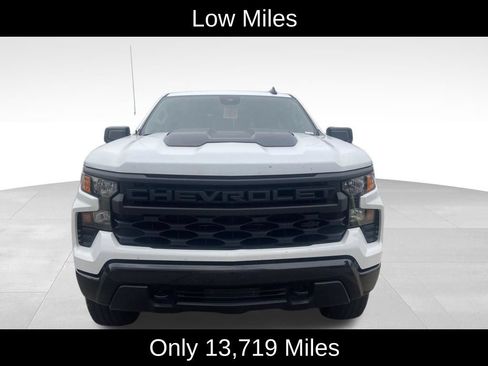 Used 2025 Chevrolet Silverado 1500 Custom Trail Boss w/ Turbomax Blackout Package AWD/4WD image 2