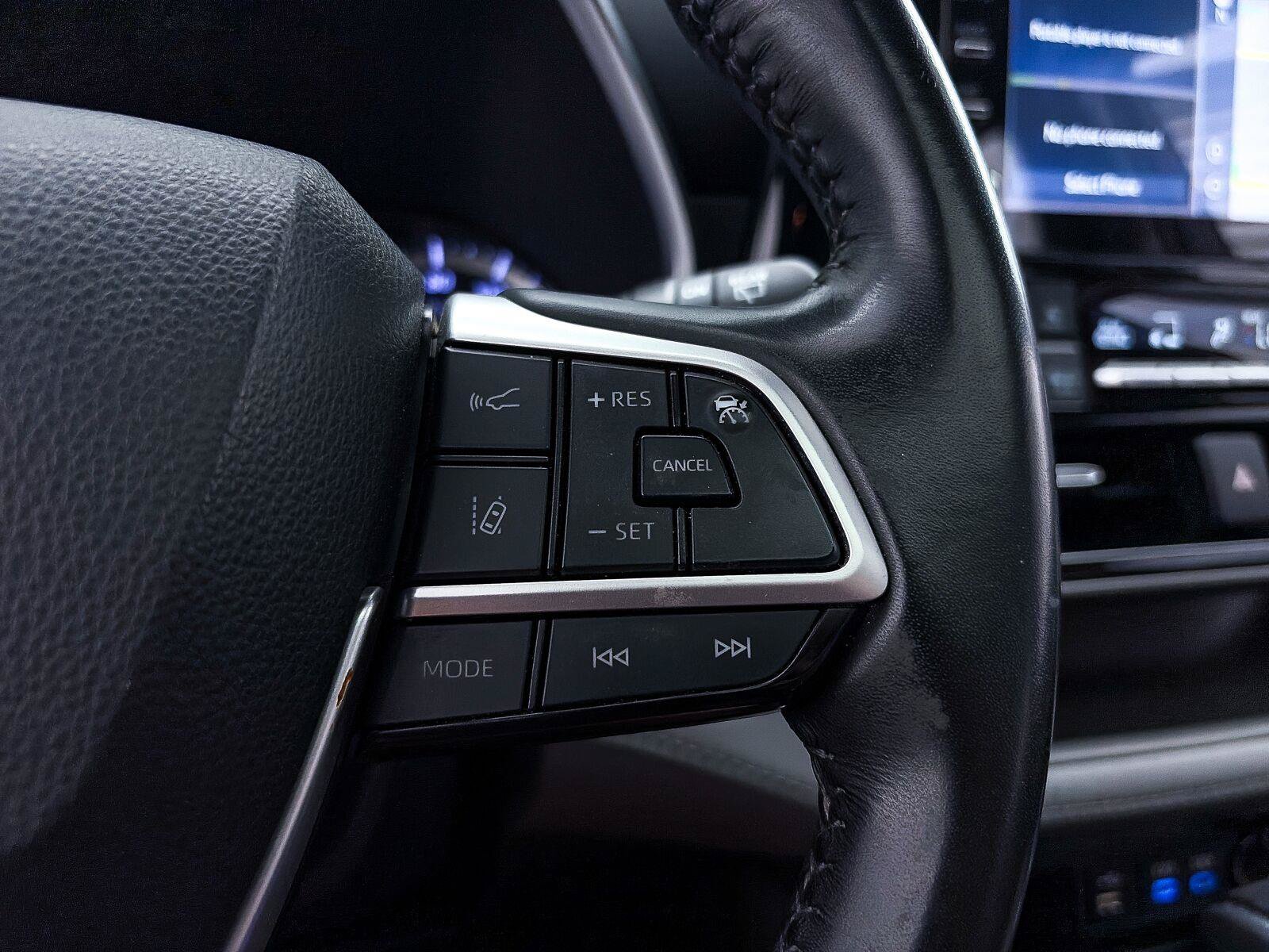 Used 2022 Toyota Highlander XLE FWD image 33