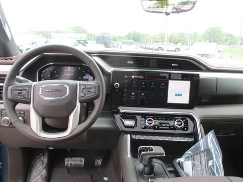 New 2026 GMC Sierra 1500 Denali w/ Denali Reserve Package AWD/4WD image 17
