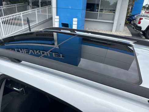 Used 2022 Chevrolet Equinox LT FWD image 16