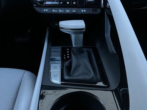 Used 2025 Hyundai Elantra Limited image 24