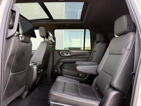 Used 2021 Chevrolet Suburban High Country AWD/4WD image 28