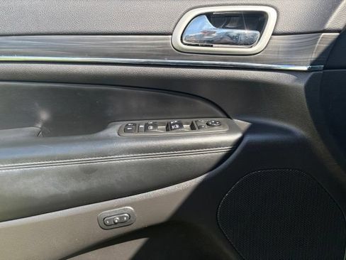 Used 2021 Jeep Grand Cherokee Limited AWD/4WD image 23