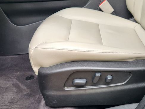 Used 2020 Cadillac XT4 Luxury w/ Cold Weather Package image 25