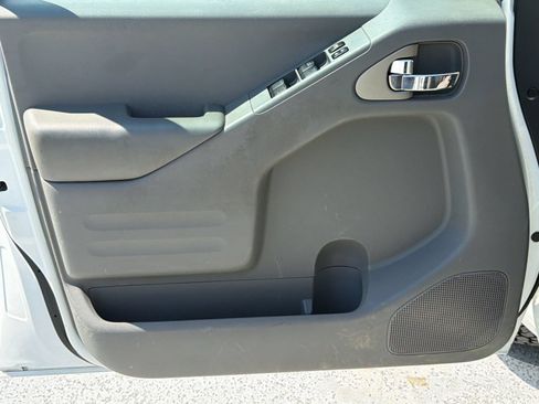 Used 2015 Nissan Frontier SV AWD/4WD image 13