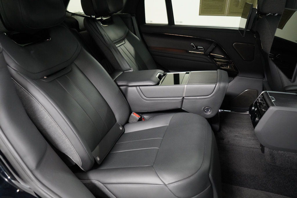 Used 2024 Land Rover Range Rover SV AWD/4WD image 22